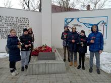 Возложение цветов учащимися ЦДЮТ